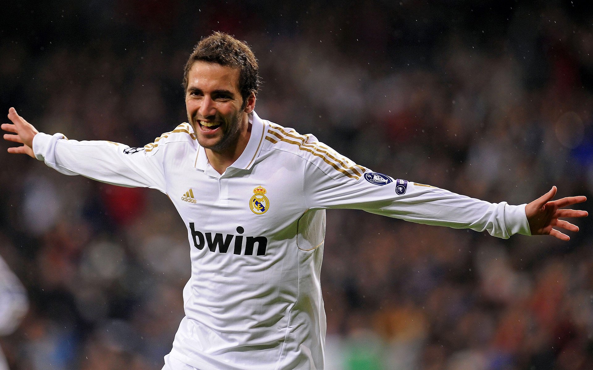 亚洲球队在赛场上蓬勃发展