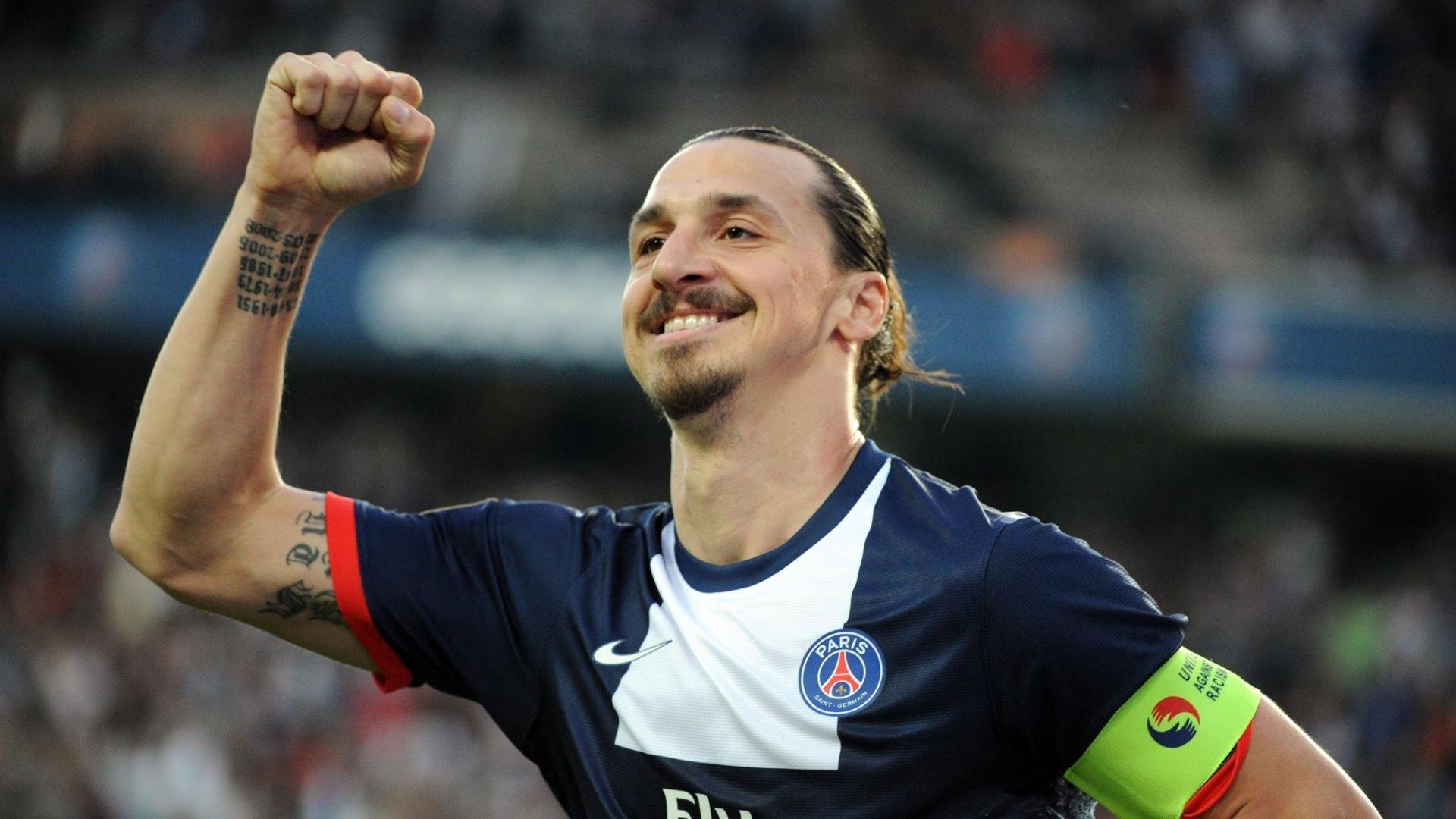 明星对决：张伟爆砍32分，攻防俱佳！，明星张伟男