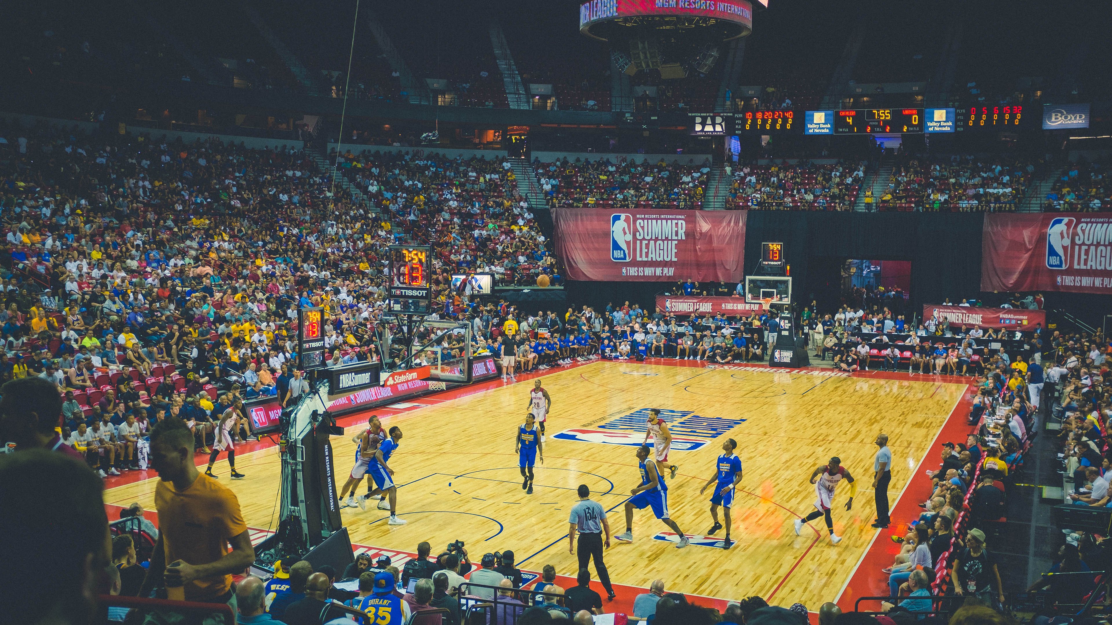 洛杉矶FC主场迎战阿尔阿赫利，德比战备受关注，洛杉矶fc球队